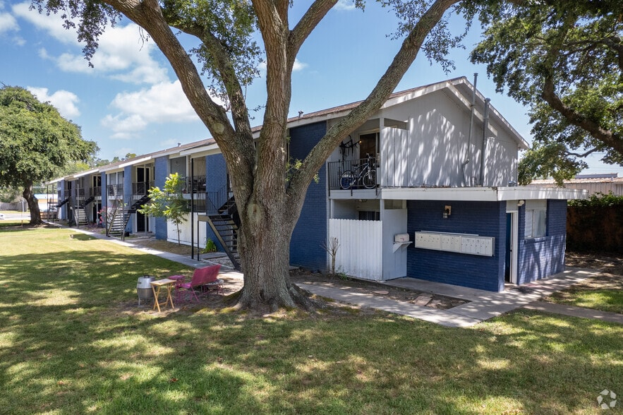 1101 E Main St, League City, TX à vendre - Photo du bâtiment - Image 3 de 21