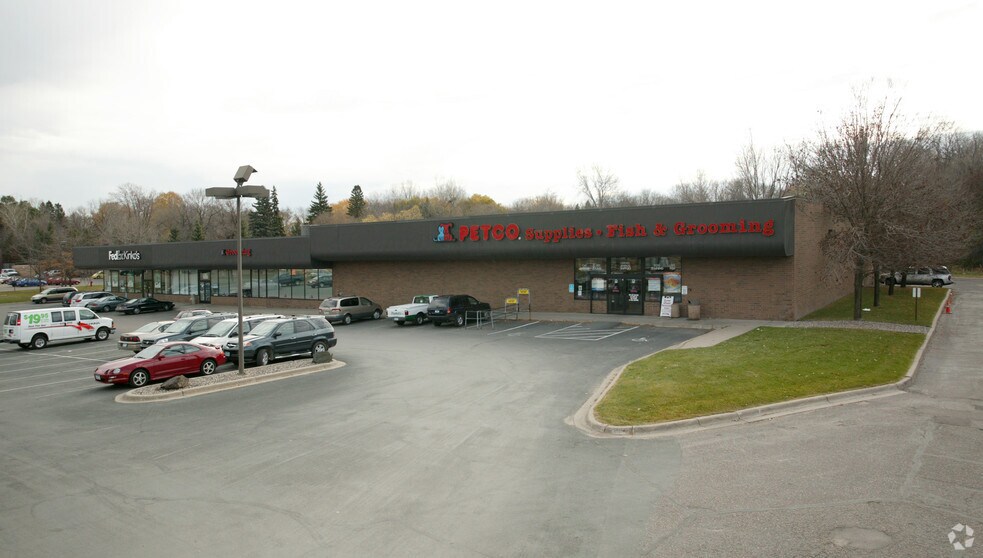 13601-13691 Ridgedale Dr, Hopkins, MN à louer - Photo du bâtiment - Image 2 de 5