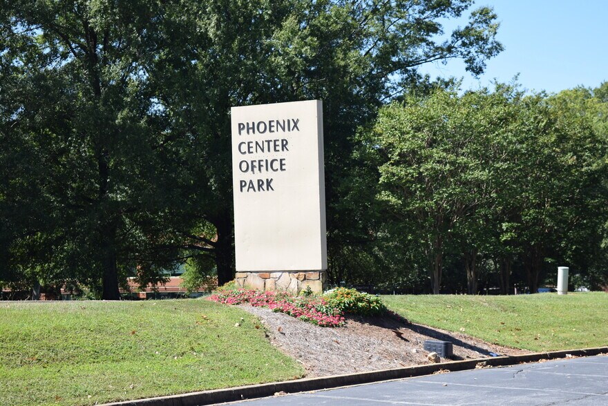 1571 Phoenix Blvd, College Park, GA à vendre - Photo du bâtiment - Image 2 de 3