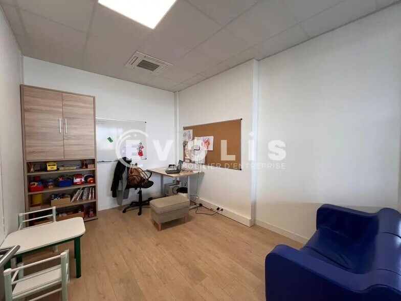 Office in Pessac for lease - Interior Photo - Image 3 of 6