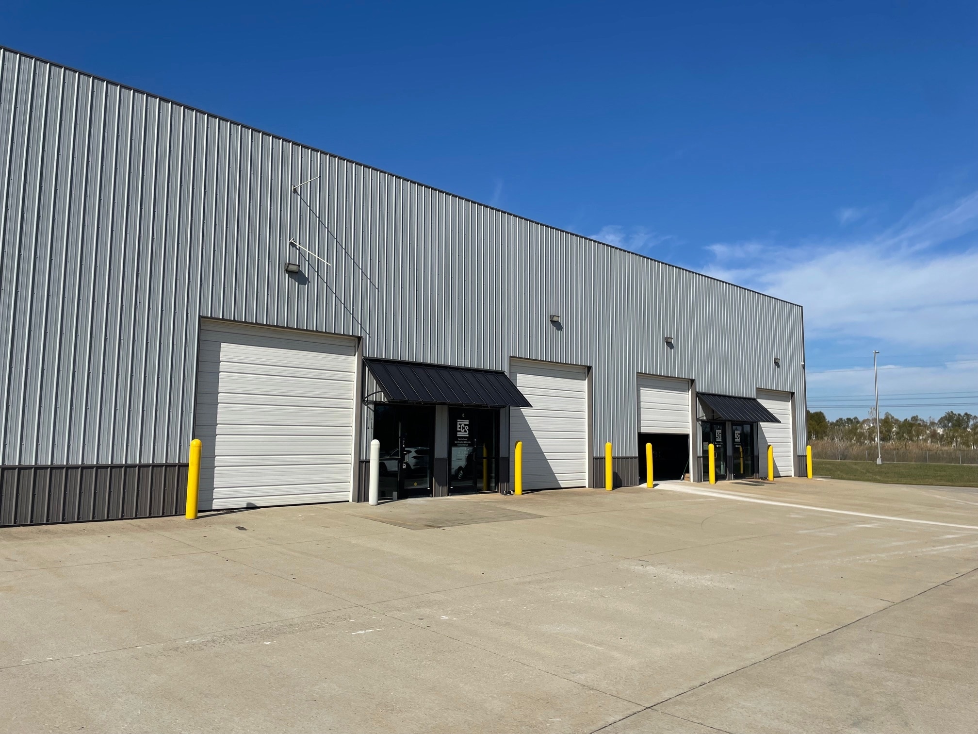 1050 International Blvd, Clarksville, TN for lease Interior Photo- Image 1 of 10