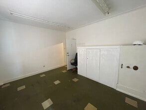 1 Winchester Av, Denny for lease Interior Photo- Image 2 of 2