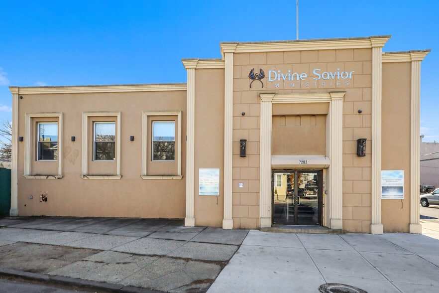 7202 Myrtle Ave, Glendale, NY for sale - Building Photo - Image 2 of 16