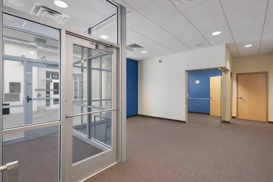 125 W Exchange Pl, Kalamazoo, MI à louer - Photo du bâtiment - Image 3 de 19