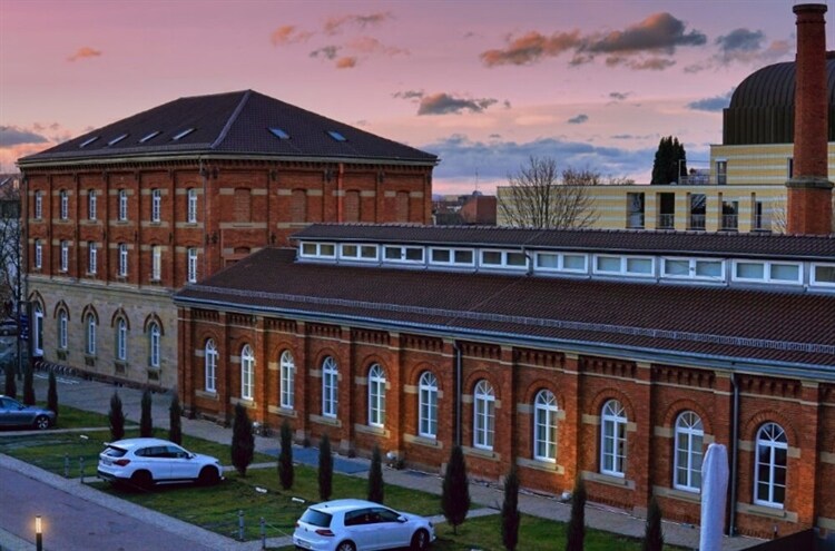 à vendre - Photo du bâtiment - Image 2 de 11