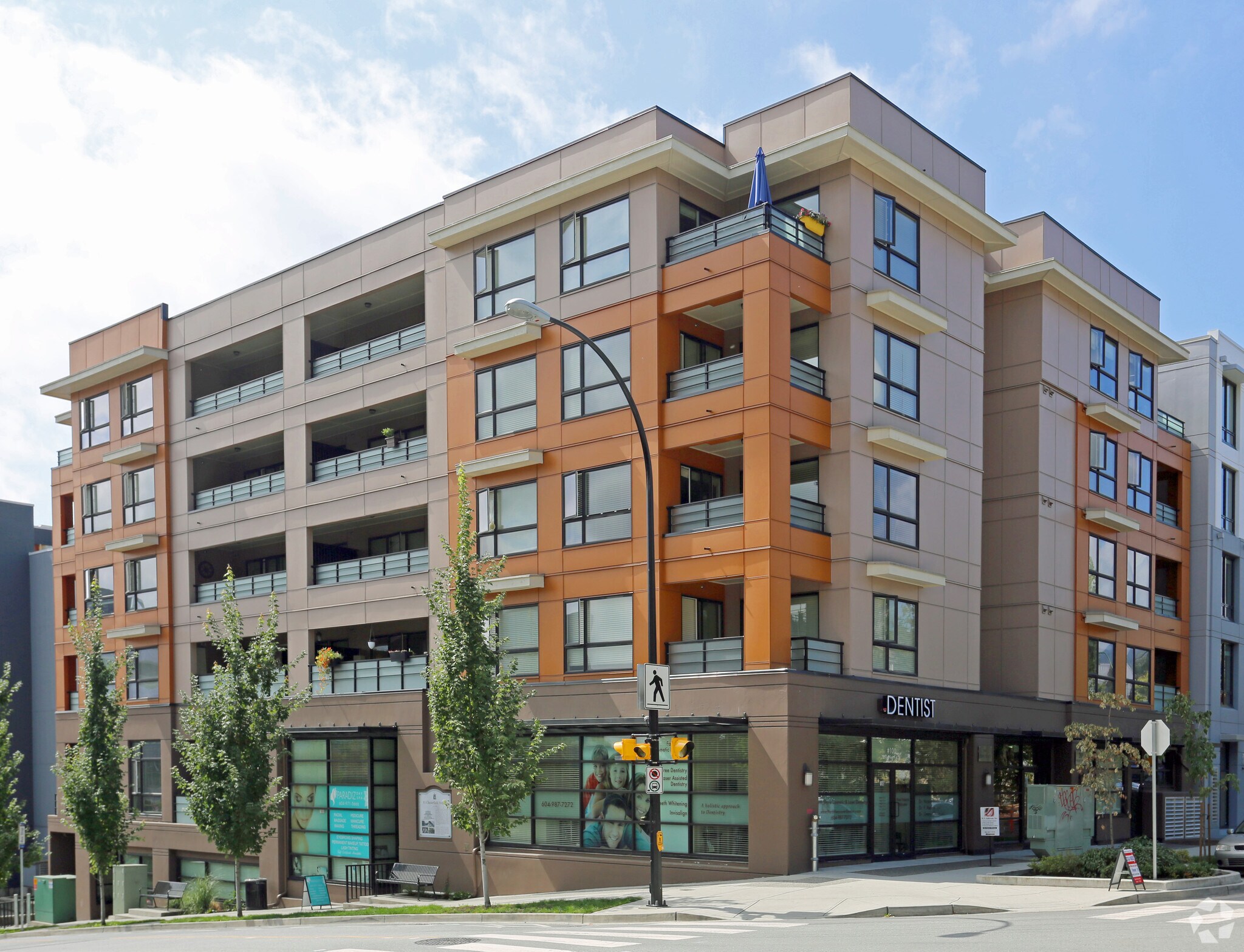 201 W 1st St, North Vancouver, BC for sale Primary Photo- Image 1 of 1