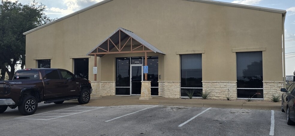 2550 E Old Settlers Blvd, Round Rock, TX for lease - Building Photo - Image 1 of 6