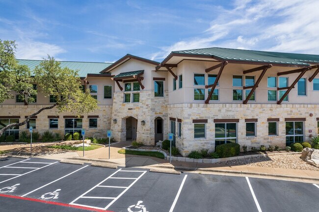 Plus de détails pour 3821 Juniper Trace, Bee Cave, TX - Bureau à louer