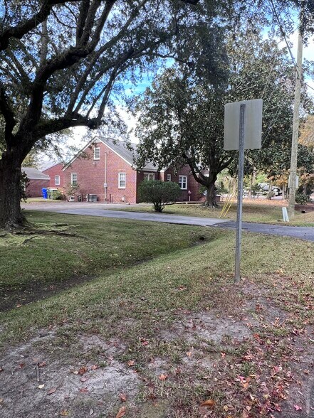 1307 Savannah Hwy, Charleston, SC à vendre - Photo du bâtiment - Image 3 de 8