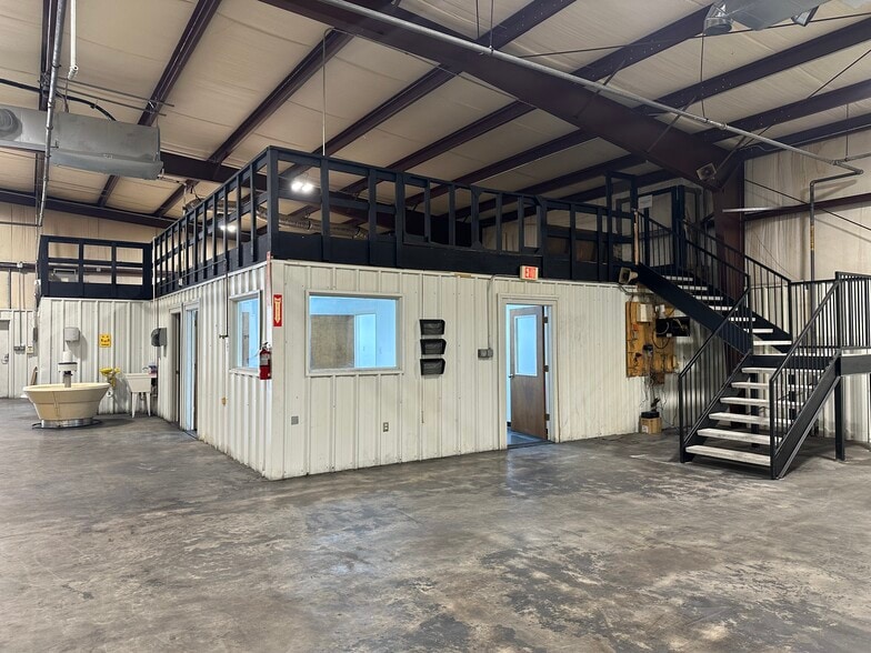 13408 Redfish Ln, Stafford, TX for lease - Building Photo - Image 3 of 7