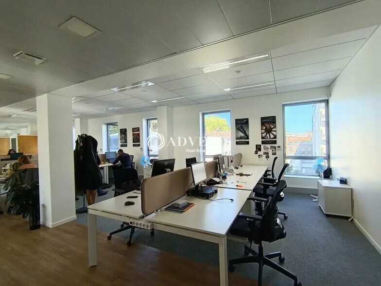 Office in Lille for lease - Building Photo - Image 3 of 11