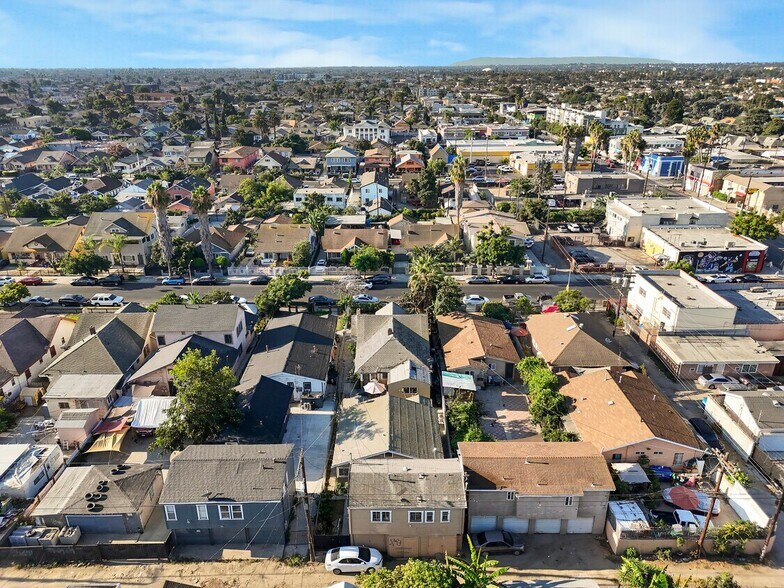 967 W 47th St, Los Angeles, CA à vendre - Photo du bâtiment - Image 2 de 5