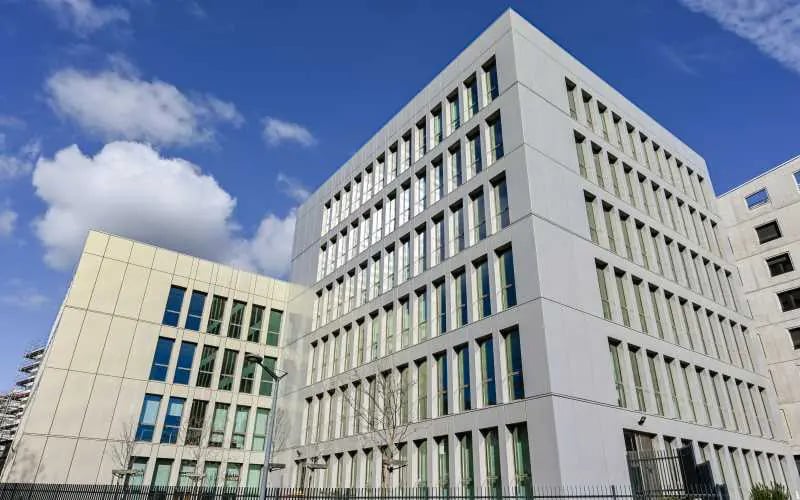 Office in Lyon for lease - Building Photo - Image 1 of 10