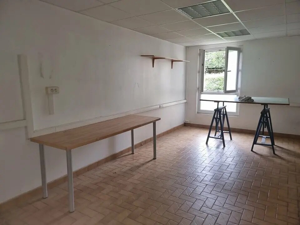 Retail in Vincennes for lease Interior Photo- Image 1 of 8