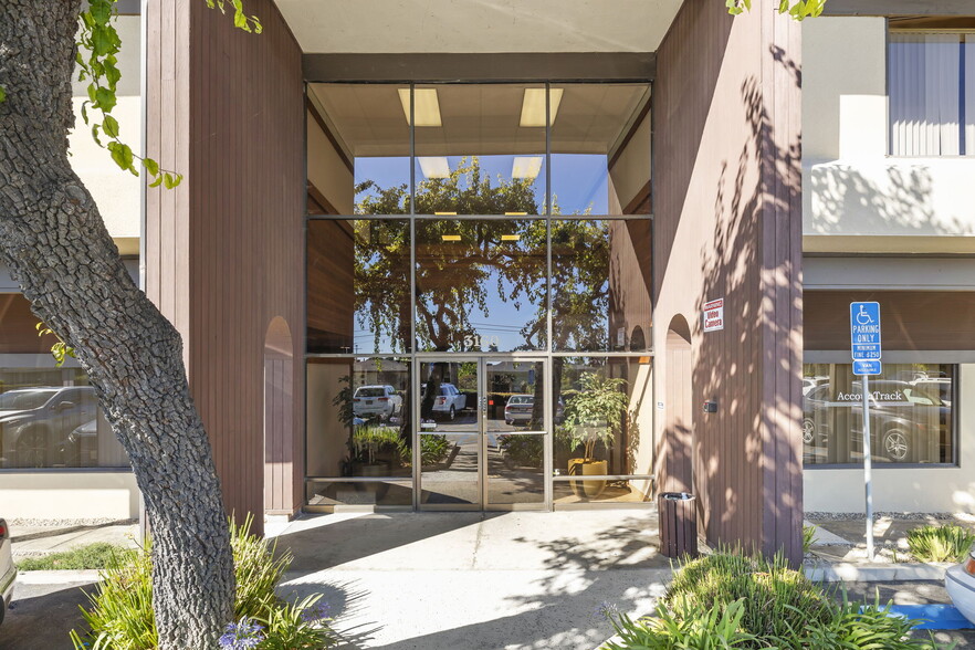 3160 Telegraph Rd, Ventura, CA for lease - Building Photo - Image 2 of 7