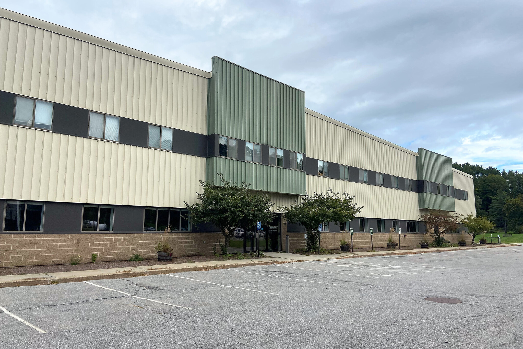 93 Pilgrim Park Rd, Waterbury, VT for lease Building Photo- Image 1 of 4