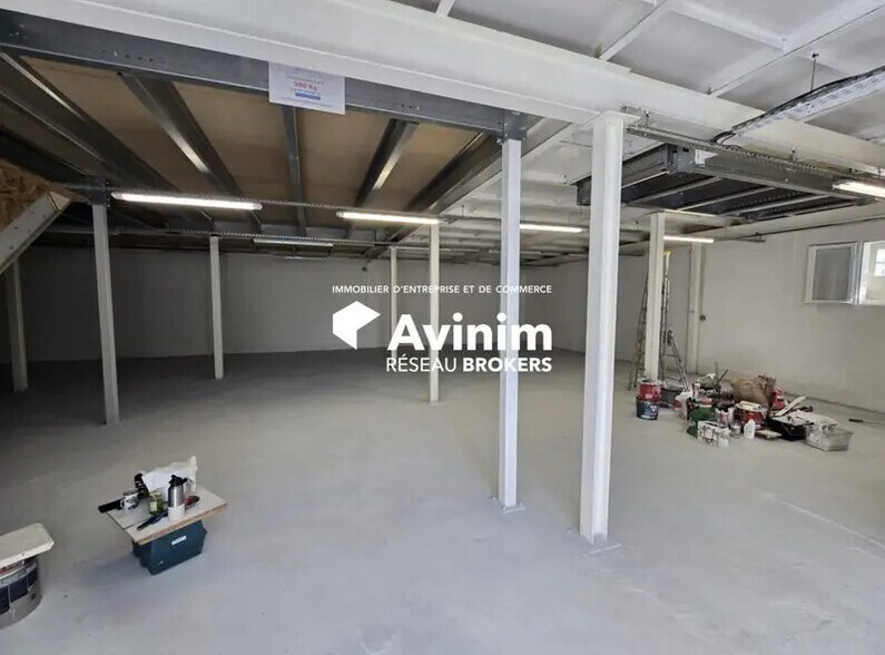 Industrial in Montreuil for sale - Building Photo - Image 3 of 4