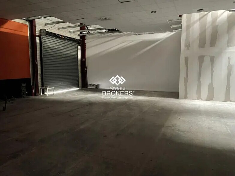 Retail in Marignane for sale - Interior Photo - Image 3 of 10