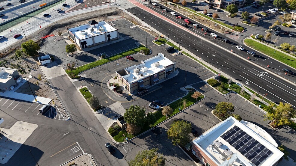 3813 W 13400 S, Riverton, UT à vendre - Photo du bâtiment - Image 3 de 3