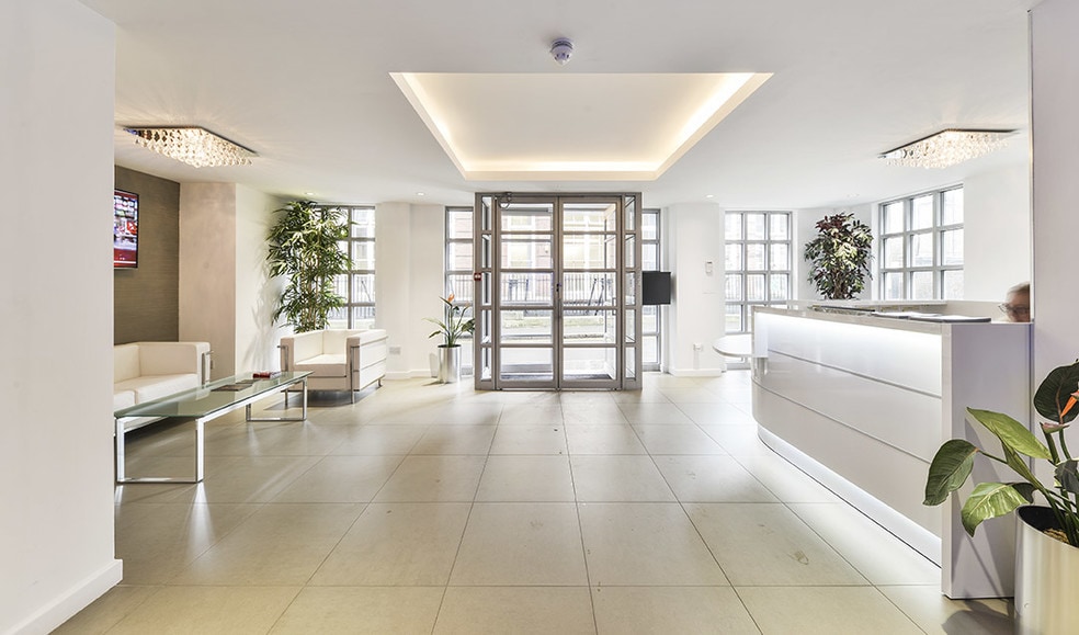 8 Baltic St E, London for lease - Interior Photo - Image 3 of 6