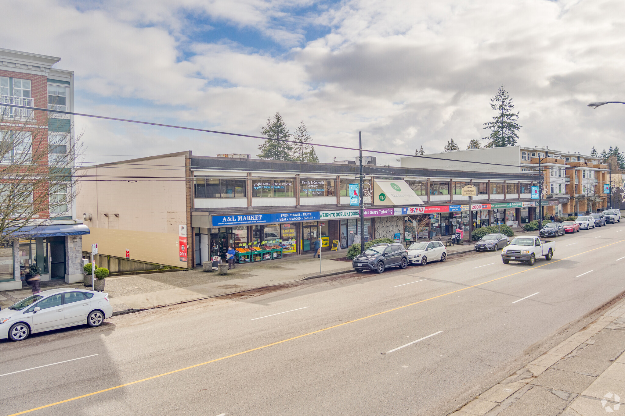 3522-3560 41st Av W, Vancouver, BC à louer Photo principale- Image 1 de 6