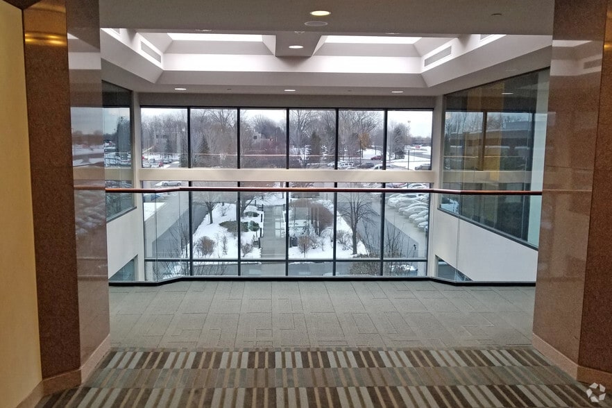 1295 Northland Dr, Mendota Heights, MN for lease - Building Photo - Image 2 of 23