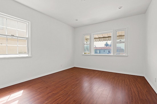 8521 Saturn St, Los Angeles, CA for sale - Interior Photo - Image 2 of 12