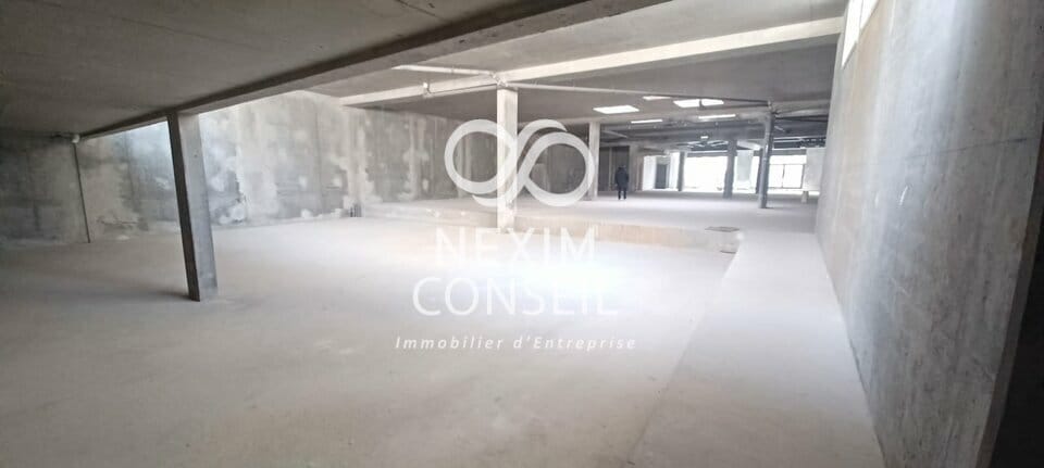 Retail in Bezons for lease Interior Photo- Image 1 of 4
