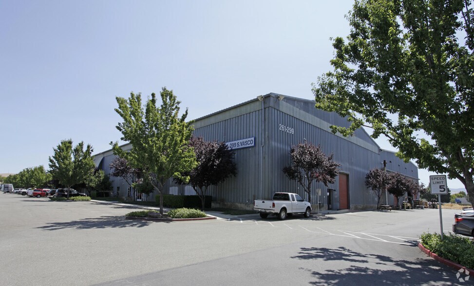 261-299 S Vasco Rd, Livermore, CA à louer - Photo du bâtiment - Image 3 de 16