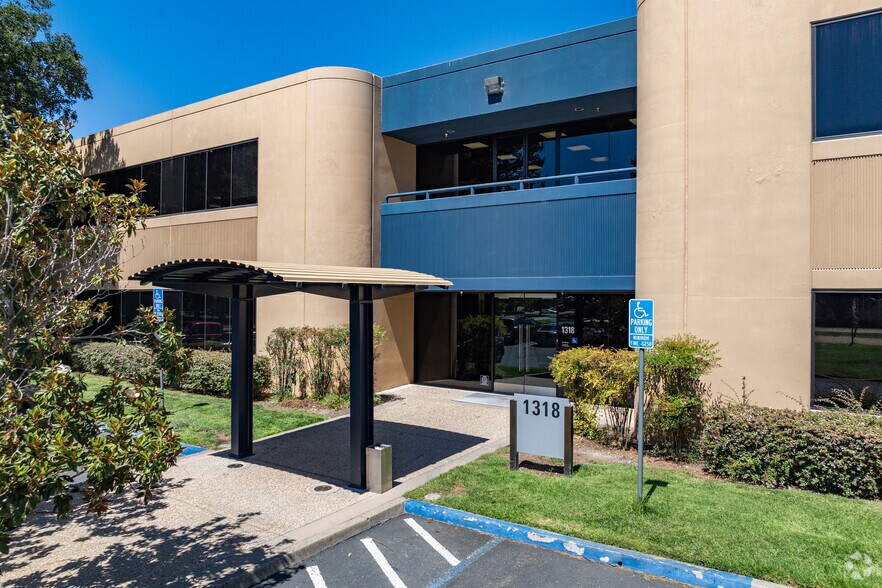 1318 Redwood Way, Petaluma, CA for lease - Building Photo - Image 2 of 3