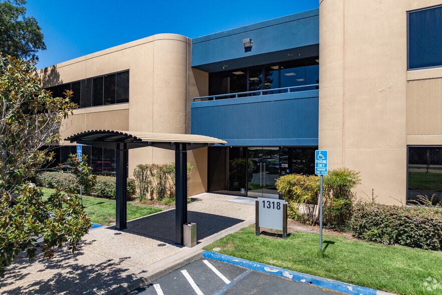 1318 Redwood Way, Petaluma, CA for lease - Building Photo - Image 3 of 4