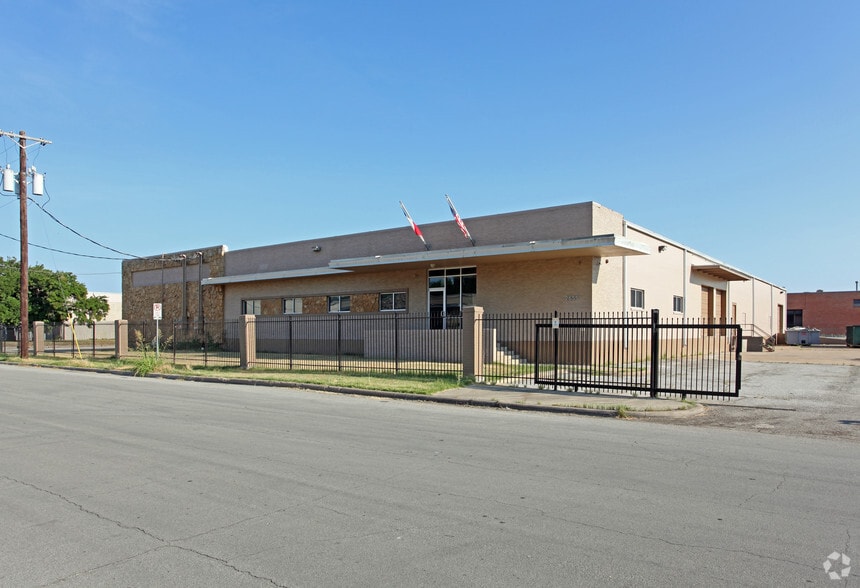 2655 Freewood Dr, Dallas, TX à vendre - Photo du bâtiment - Image 1 de 3