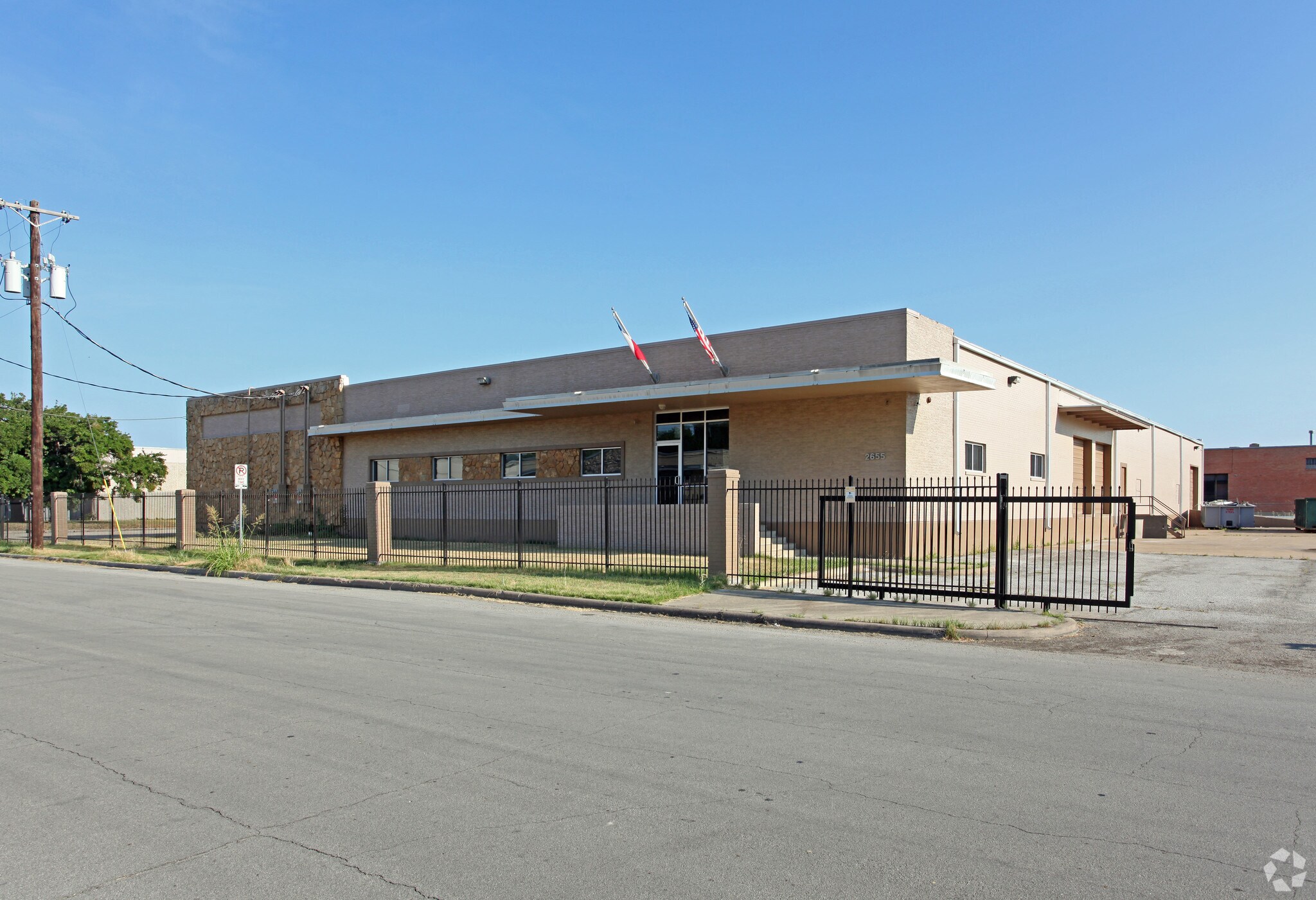 2655 Freewood Dr, Dallas, TX à vendre Photo du bâtiment- Image 1 de 4