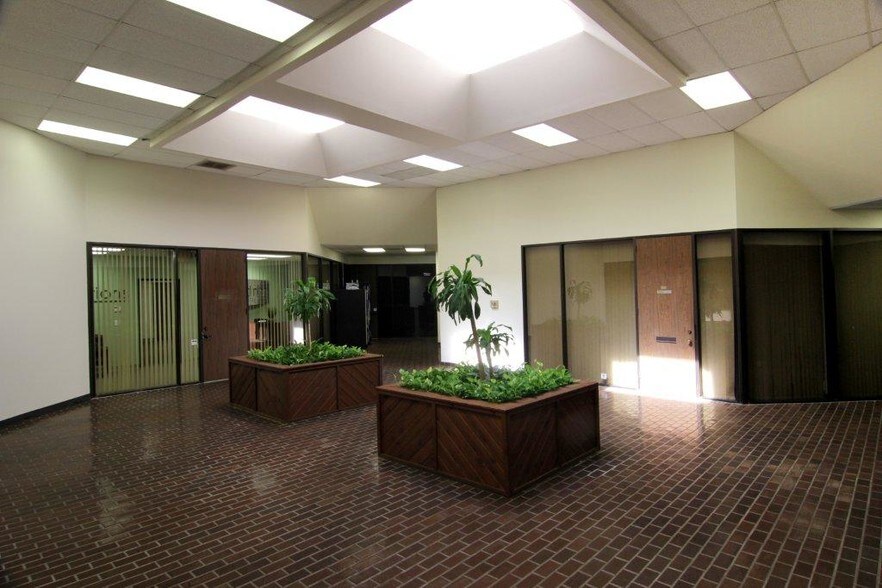 14655 Northwest Fwy, Houston, TX à louer - Hall d’entrée - Image 2 de 6