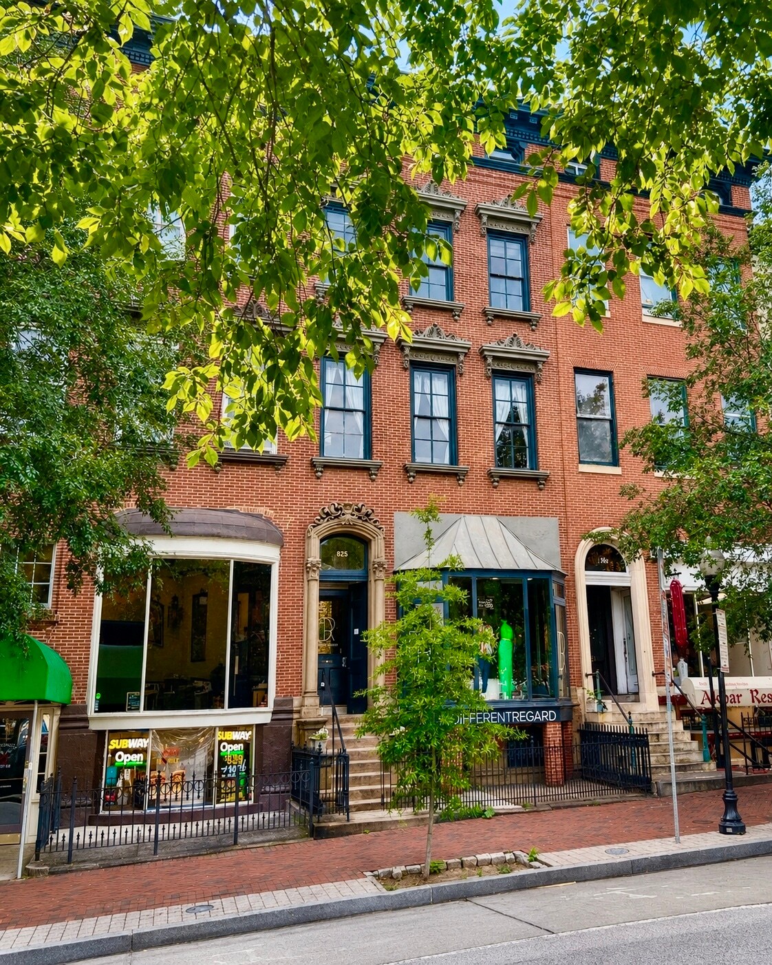 825 N Charles St, Baltimore, MD à vendre Photo du bâtiment- Image 1 de 26
