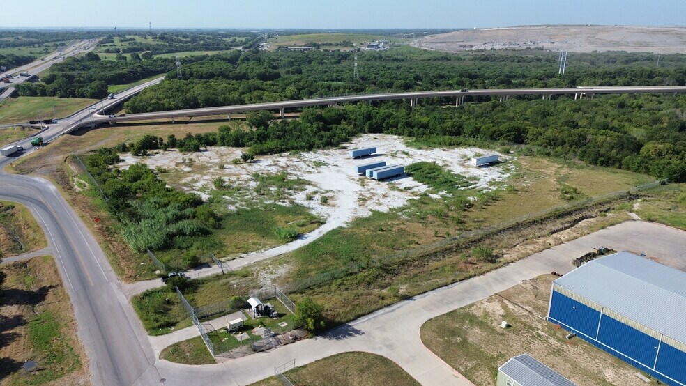 102 Millers Ferry Rd, Wilmer, TX à vendre - Photo du bâtiment - Image 2 de 2