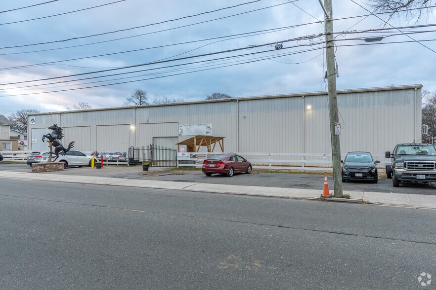 633 Eagle Ave, West Hempstead, NY for sale - Building Photo - Image 3 of 23