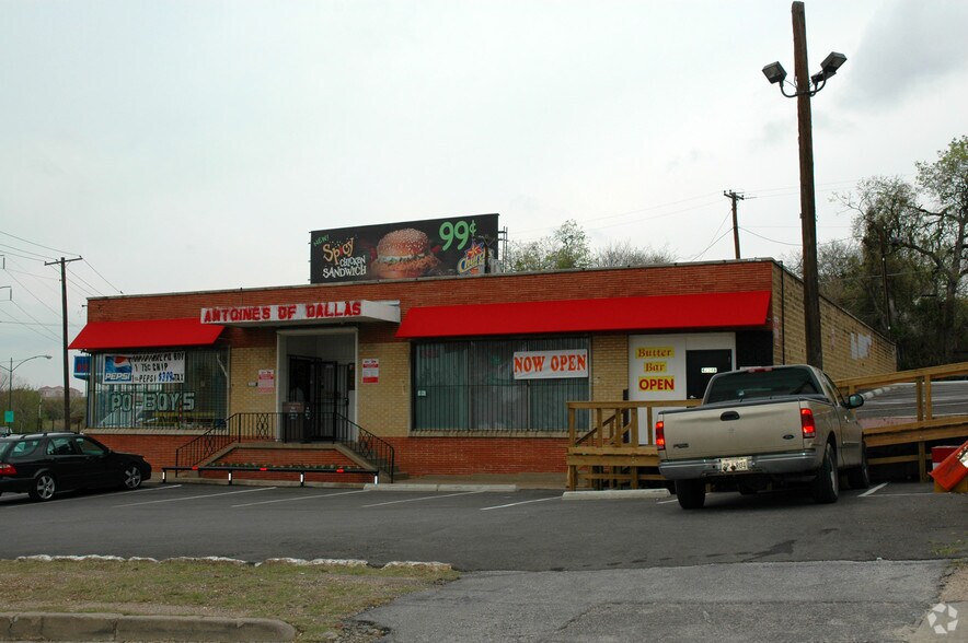 4234 Harry Hines Blvd, Dallas, TX à louer - Photo du bâtiment - Image 3 de 3