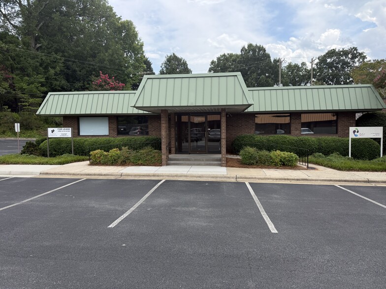 311 W Wendover Ave, Greensboro, NC for lease - Building Photo - Image 1 of 16