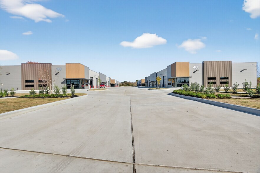 5278 N Main St, Baytown, TX à louer - Photo du bâtiment - Image 3 de 11