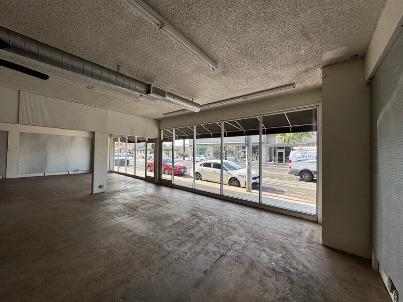 1975 E Main St, Ventura, CA à louer - Photo du bâtiment - Image 2 de 21