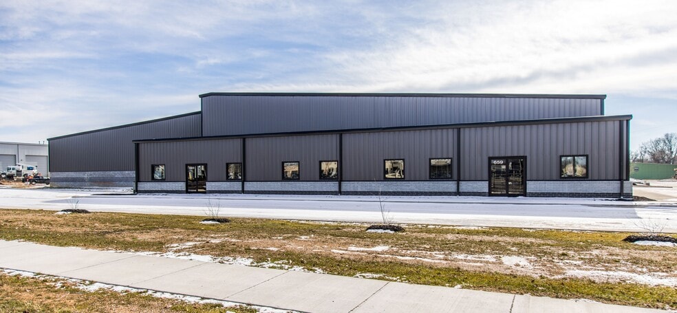 659 E Randall Wobbe Ln, Springdale, AR for lease - Building Photo - Image 3 of 12