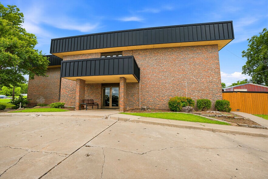 1414 Arlington St, Ada, OK for lease - Primary Photo - Image 1 of 18