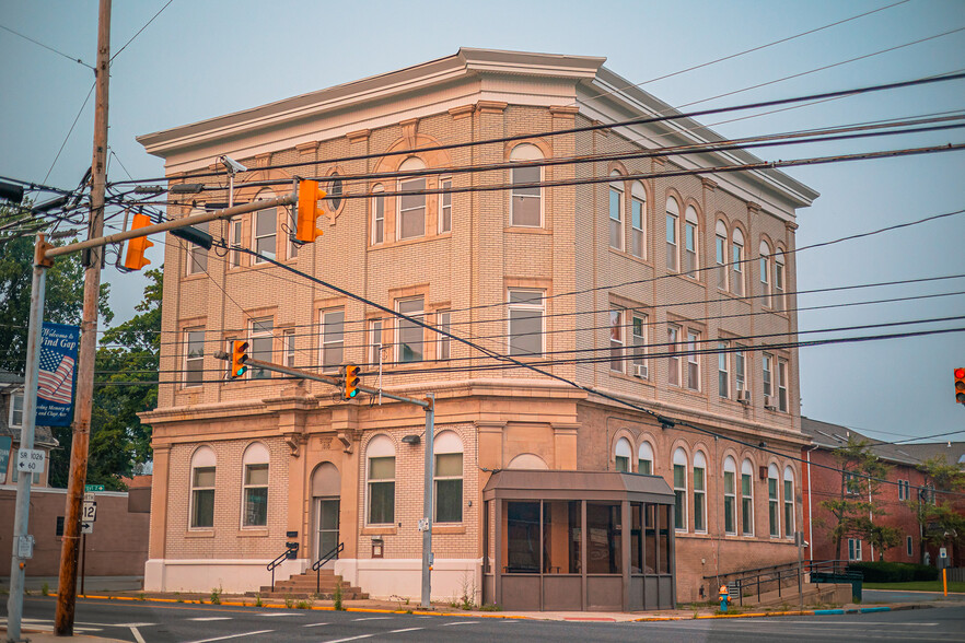 1 N Broadway, Wind Gap, PA à vendre - Photo du bâtiment - Image 1 de 1