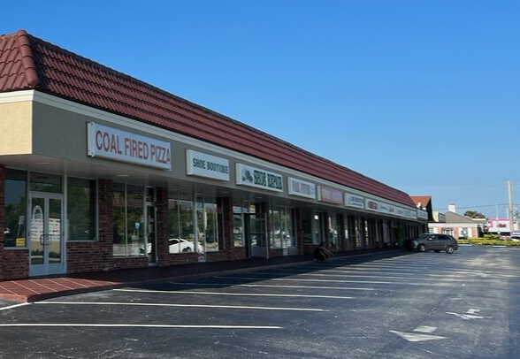 900-932 Northlake Blvd, Lake Park, FL for lease - Building Photo - Image 1 of 4