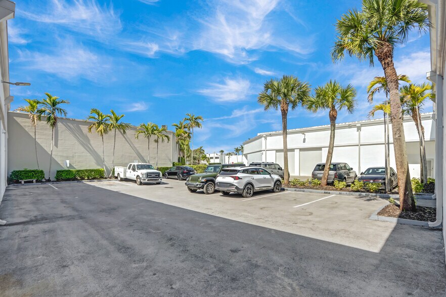 6950-6964 SW 47th St, Miami, FL à louer - Photo du bâtiment - Image 3 de 7
