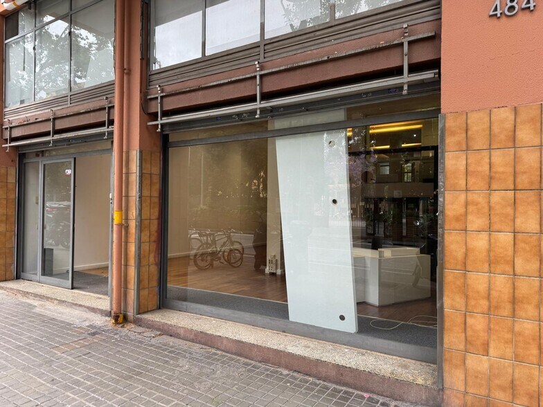 Retail in Barcelona, Barcelona for lease - Interior Photo - Image 2 of 2