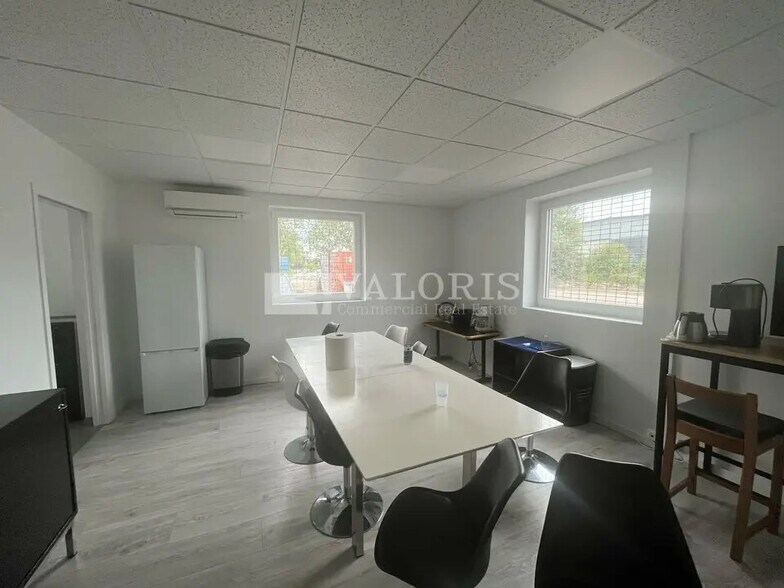 Flex in Miribel for sale - Interior Photo - Image 2 of 7