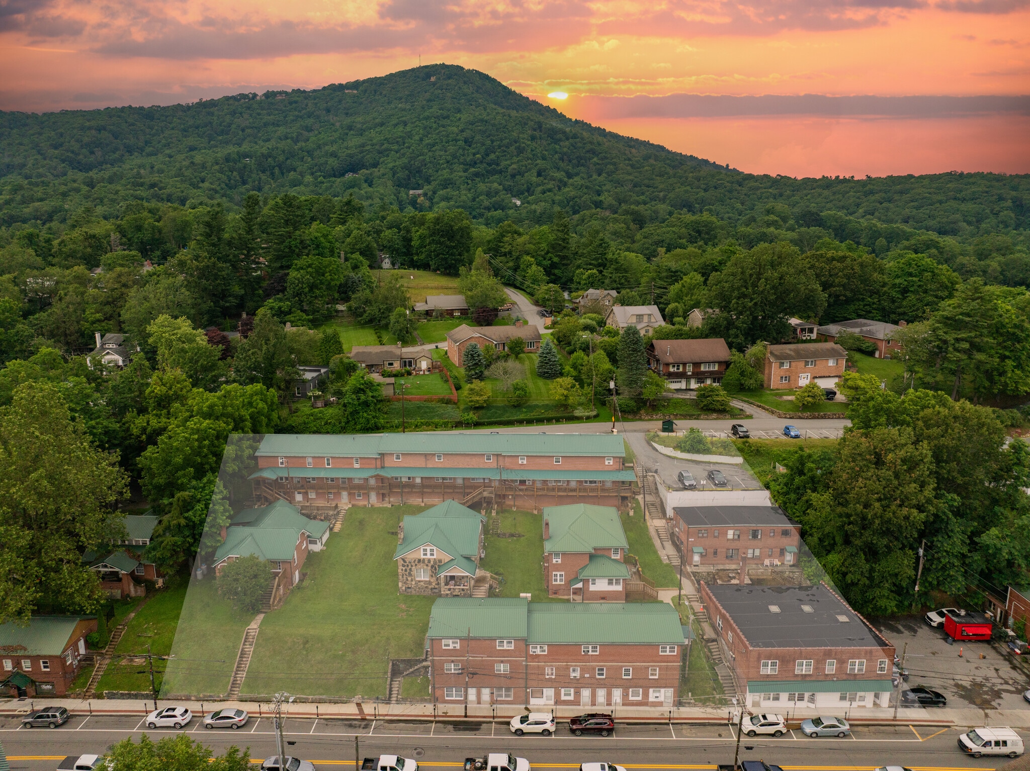 271 Wallace Cir, Boone, NC for sale Primary Photo- Image 1 of 42