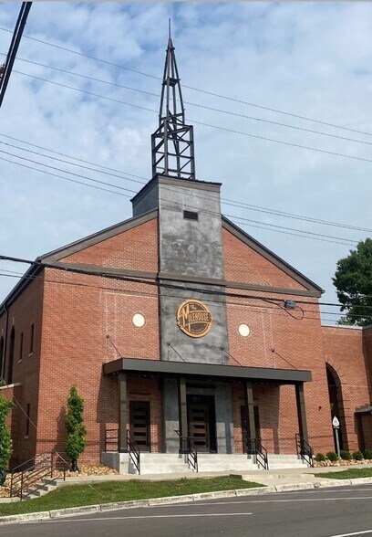 812 S High St, Columbia, TN à louer - Photo du bâtiment - Image 2 de 14